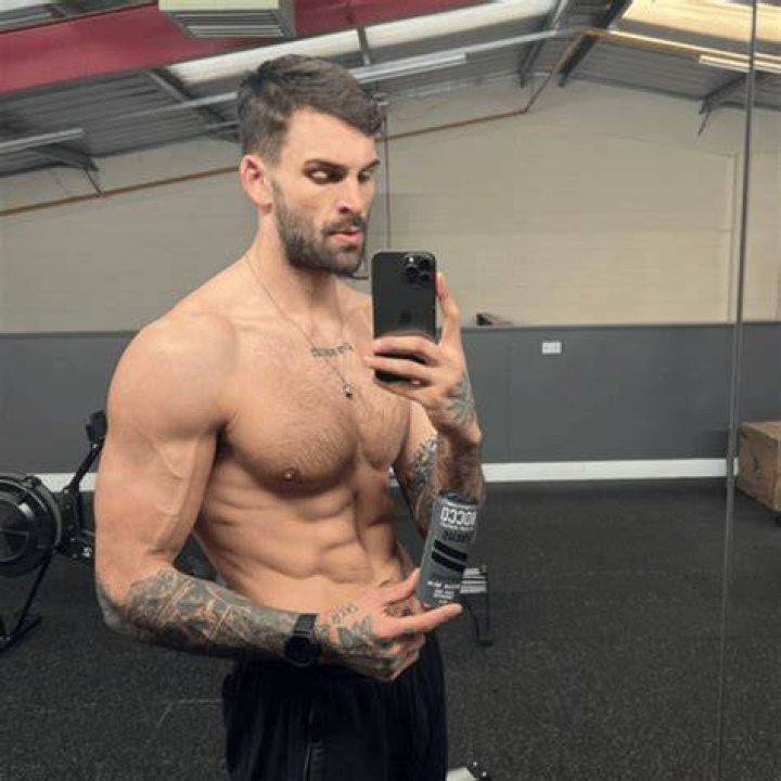 Adam Collard Height, Weight & Physical&nbsp;Appearance