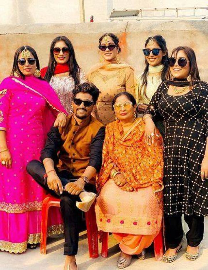 Afsana Khan with her family members