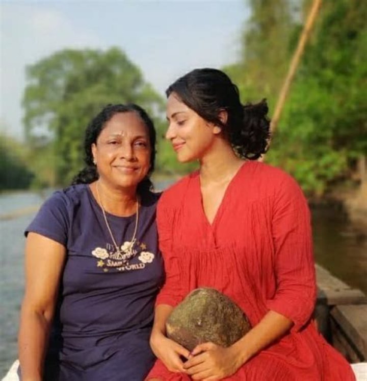 Amala Paul with her mother