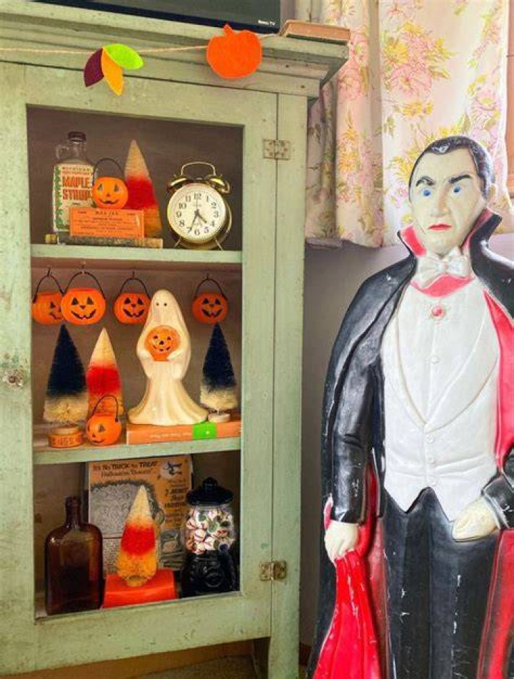 Amanda Gee Halloween Decorations
