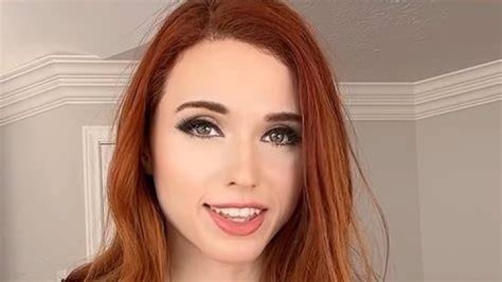 Amouranth has 1.6+ million fans on Twitter