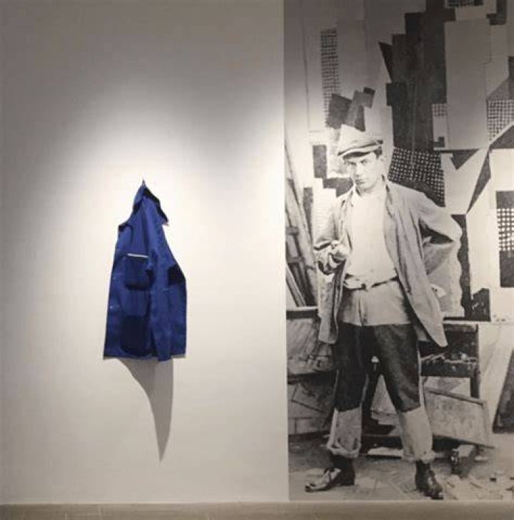 An Elderly Woman Stole An Artwork Jacket From A Paris Museum