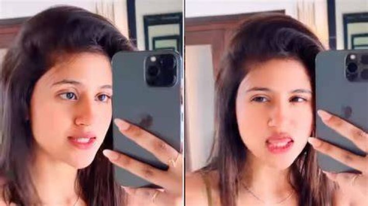 Anjali Arora with iphone