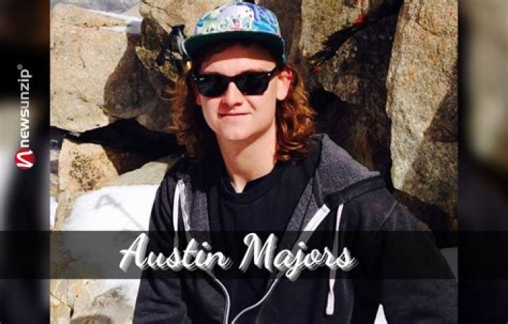 Austin Majors old image with his sister