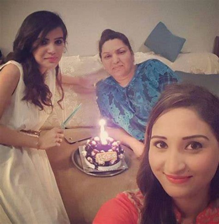 Azma Fallah and her sister
