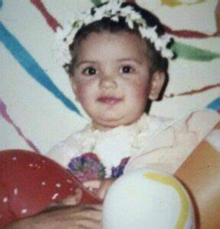 Azma Fallah childhood image
