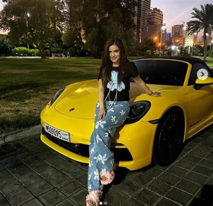 Azma Fallah net worth