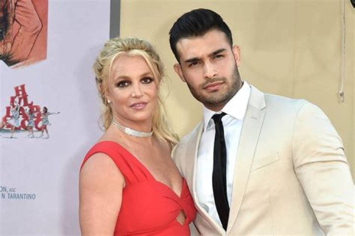 Britney Spears, Sam Asghari Kissing Video Amid Split Rumors