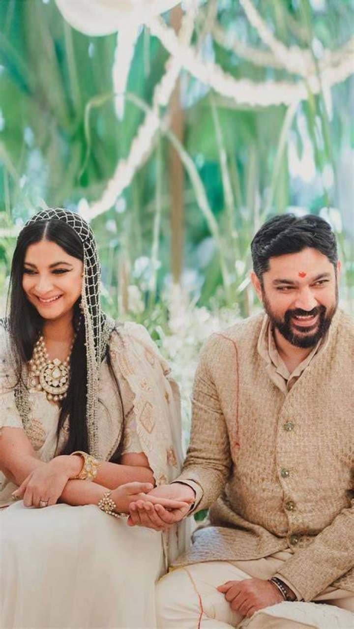 Childhood image of Karan Boolani with his family