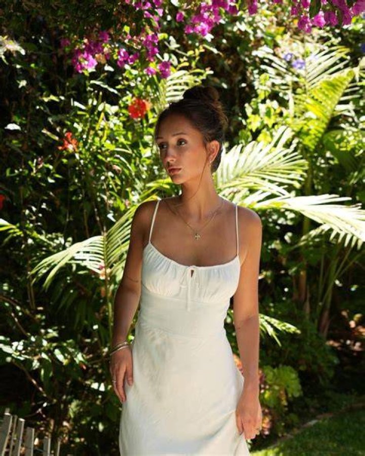 Deanna Davis hot