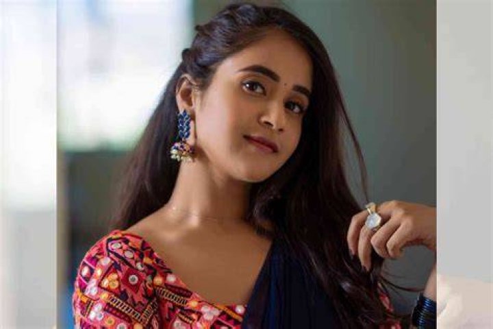 Deepthi Sunaina appeared in a film Aliaa Khan