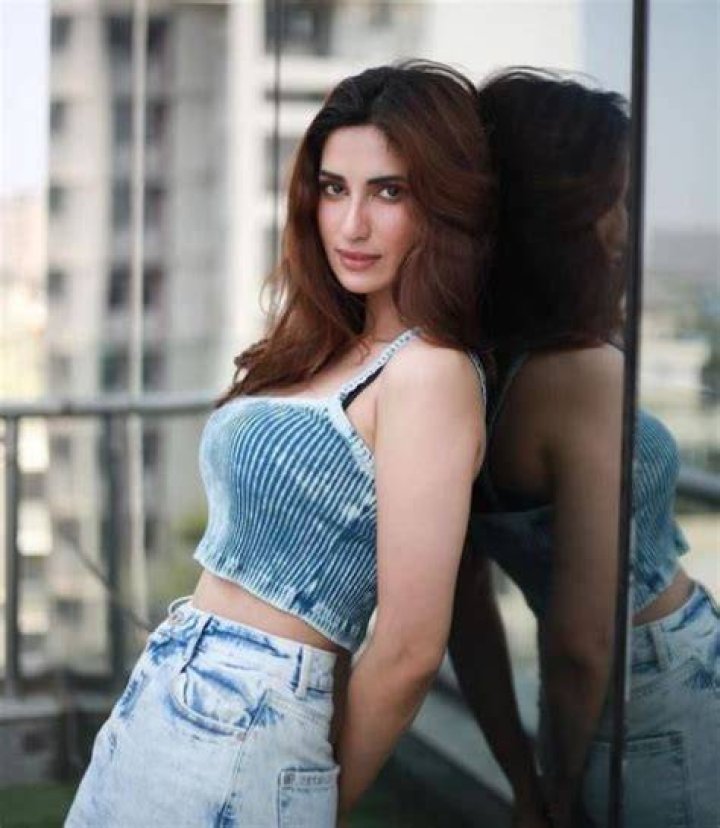 Diksha Singh Wiki & Biography