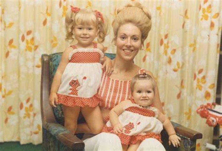 Does Kelly Ripa have siblings?