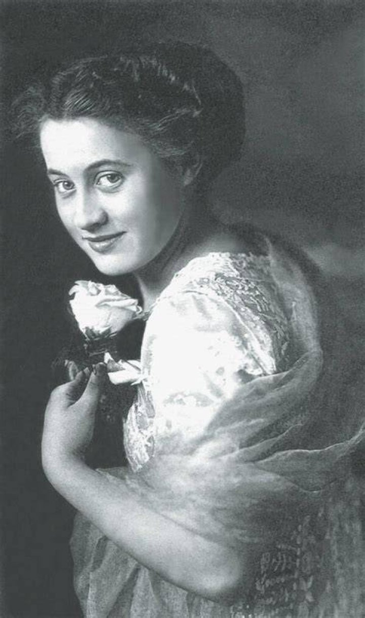 Dorothy Gibson Flower