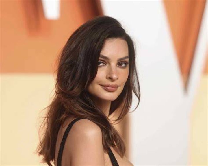 Emily ratajkowski butt 126