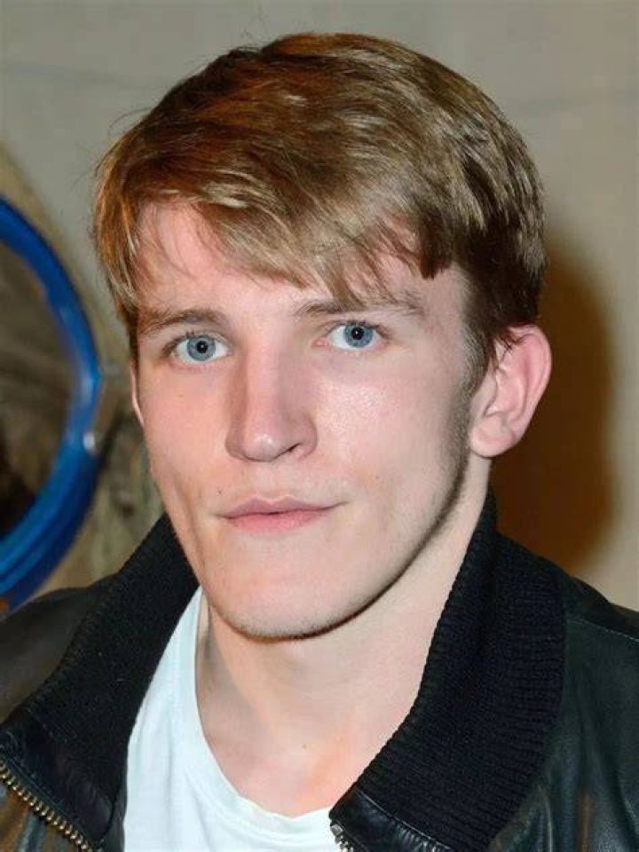 Ewan Mitchell wiki