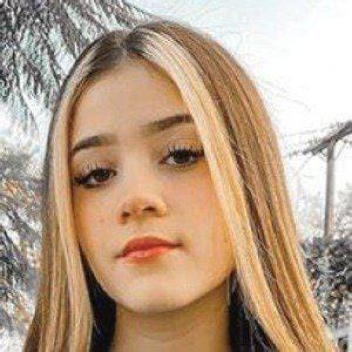 Fernanda Villalobos is famous for posting hot pictures on Instagram