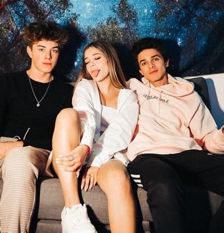 Fernanda Villalobos photographed with friends