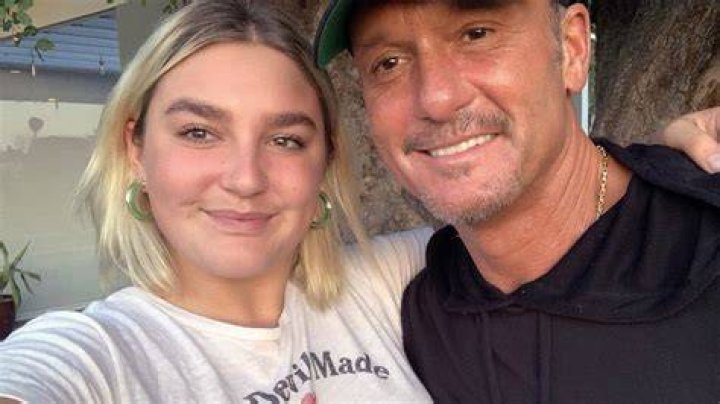 Gracie McGraw with her dad Tim McGraw, mom Faith Hill, sisters Maggie Elizabeth McGraw and Audrey Caroline McGraw