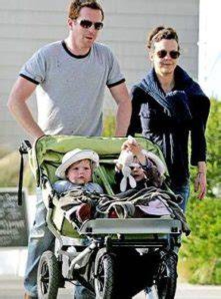 Gulliver Lewis childhood photo with his dad Damian Lewis