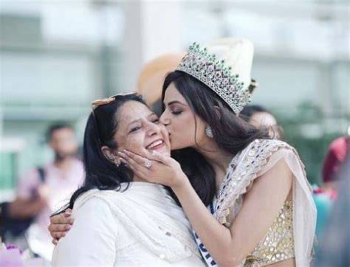 Harnaaz and her mother Ruby Sandhu