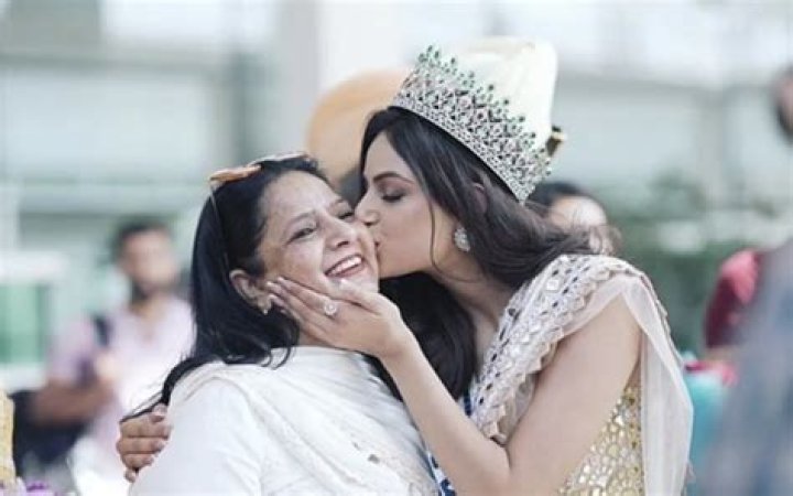 Harnaaz Kaur with her mother Ruby Sandhu