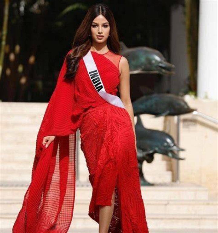 Harnaaz Sandhu appeared in the music video The Landers Tarhthalli