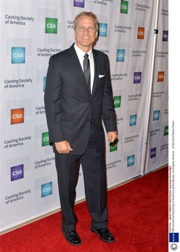 Height of Patrick Fabian