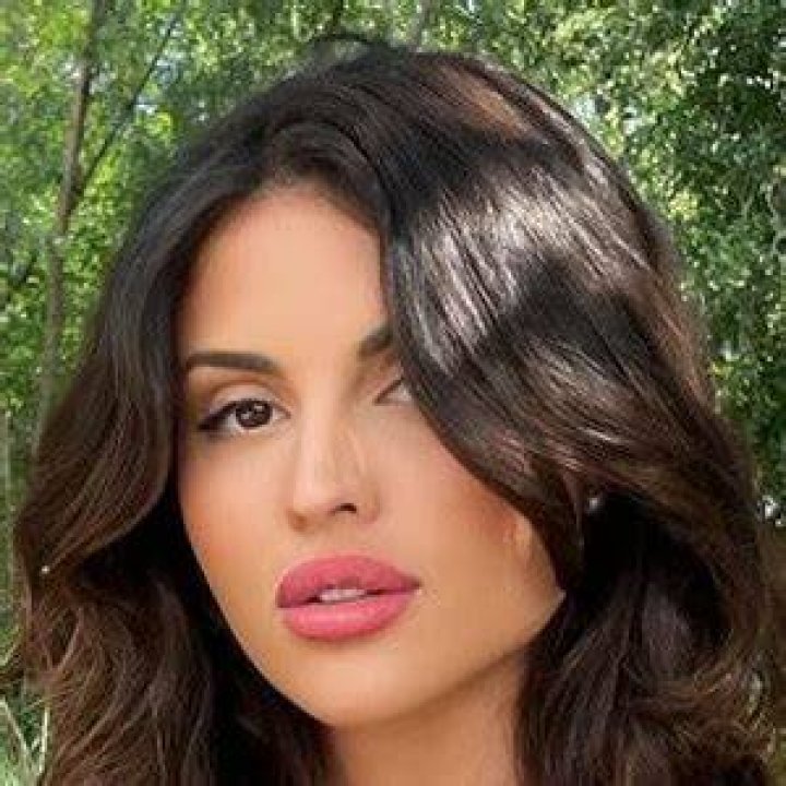 Holly Scarfone Age, Birthday & Zodiac Sign