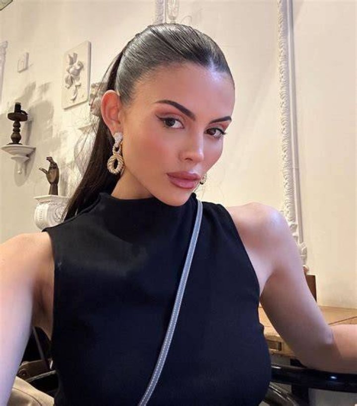 Holly Scarfone Net Worth, Income Source & Salary