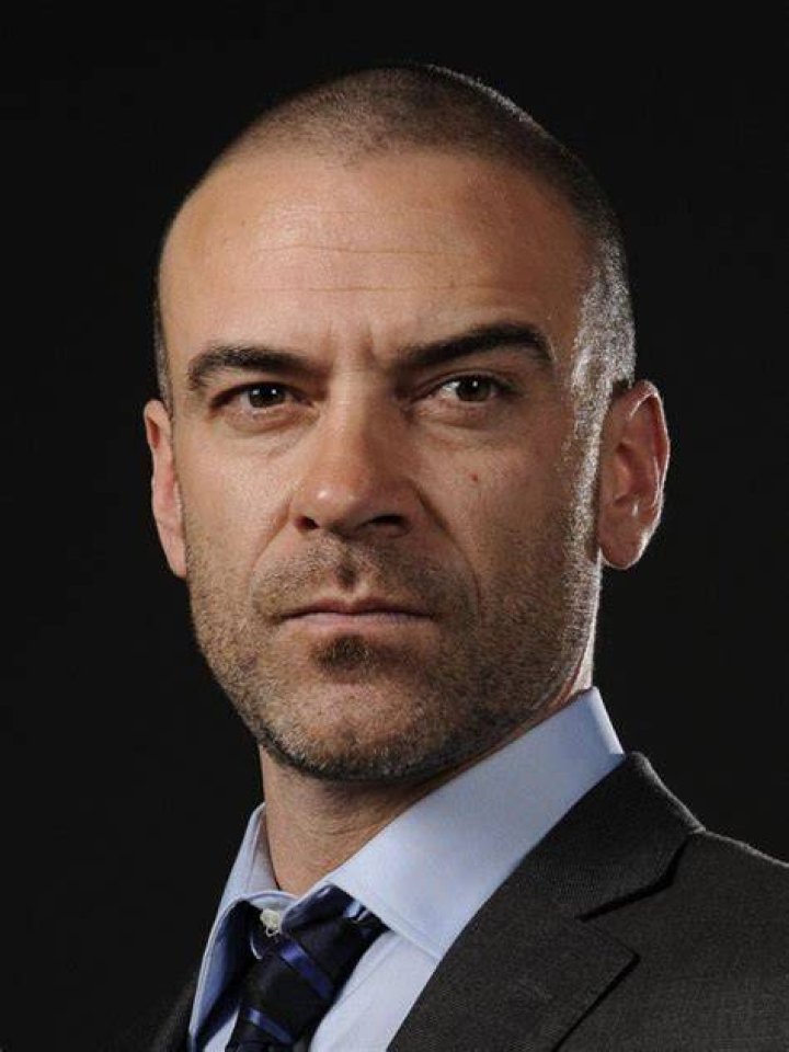 How tall is Alan Van Sprang