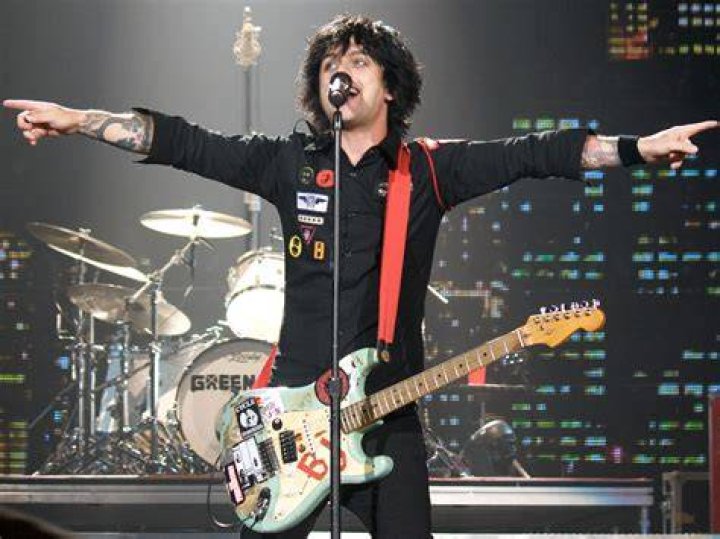 How tall is Billie Joe Armstrong