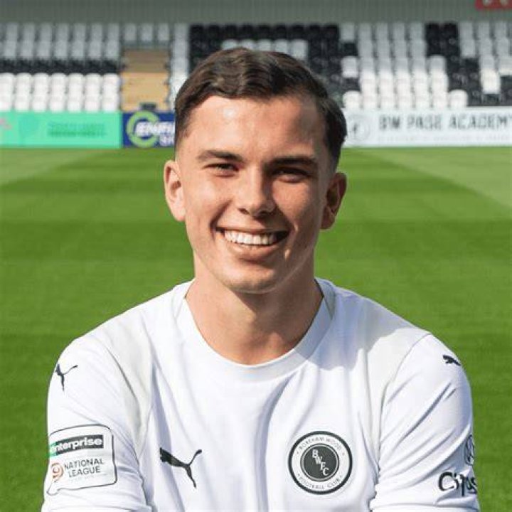 How tall is Charlie O'Connell