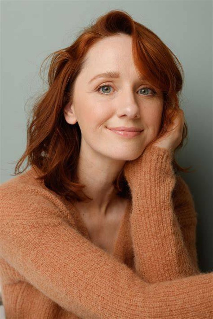 How tall is Laura Spencer