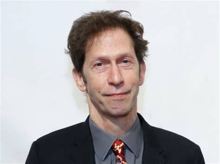 How tall is Tim Blake Nelson