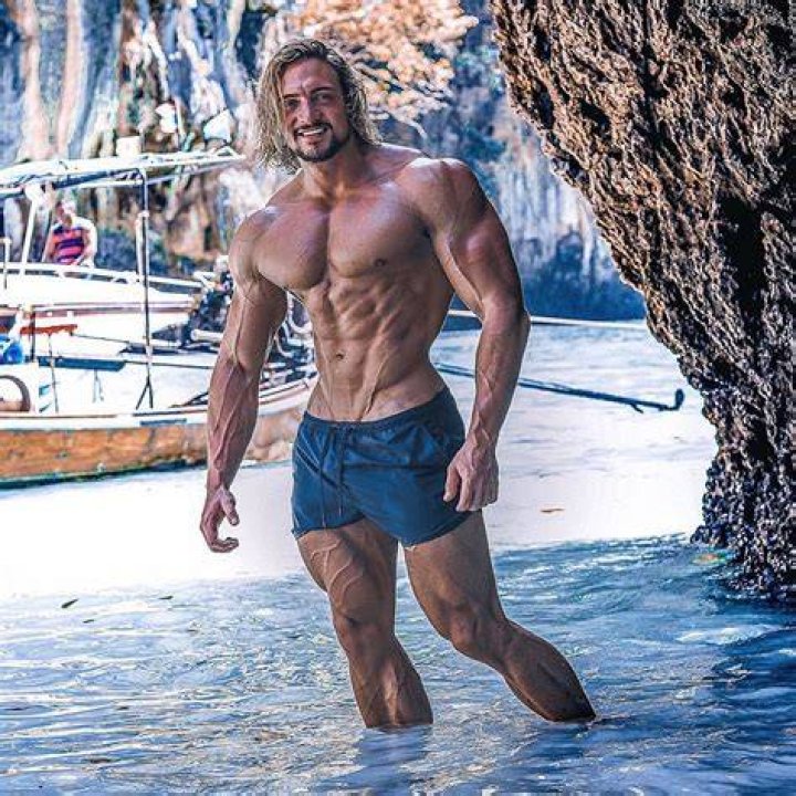 Jo Lindner attractive