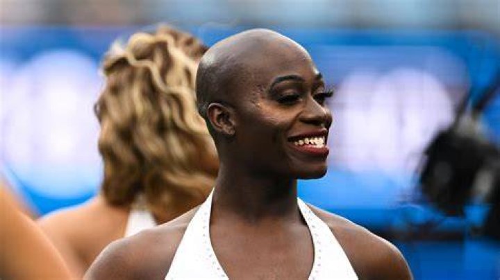 Justine Lindsay's age is 30 years