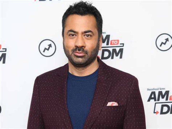 Kal Penn with friends