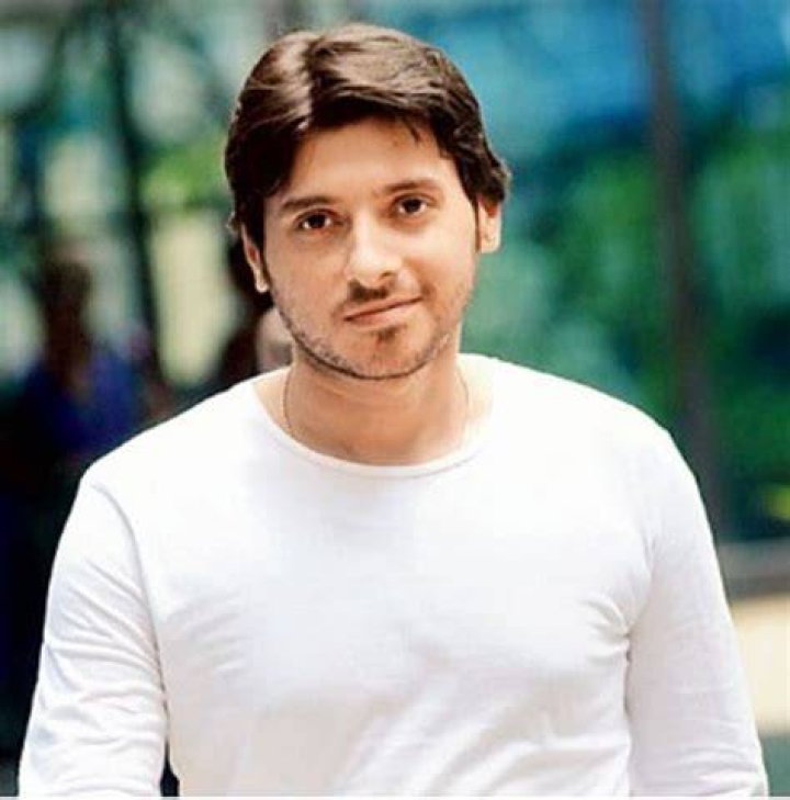 Karan Boolani consumes alcohol