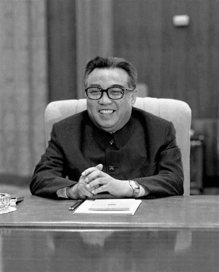 Kim Il Sung And Kim Jong Il Portraits
