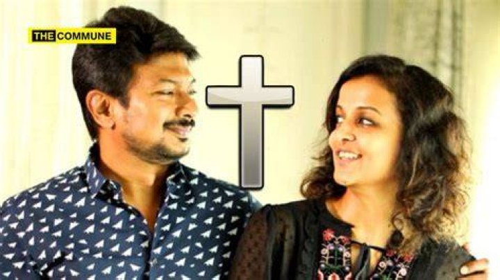 Kiruthiga Udhayanidhi with the cast of Kaali