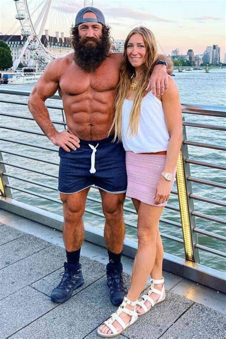 Liver Queen with her spouse and kids
