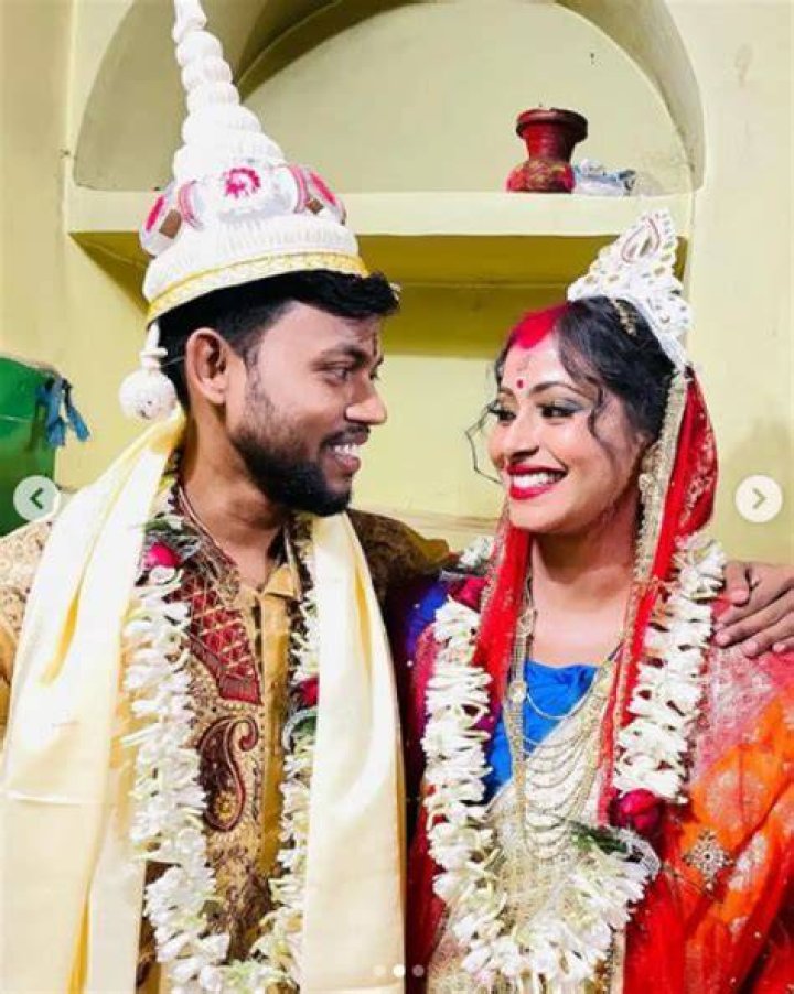 Manoj Dey and Jyoti Shree Mahato's wedding photo