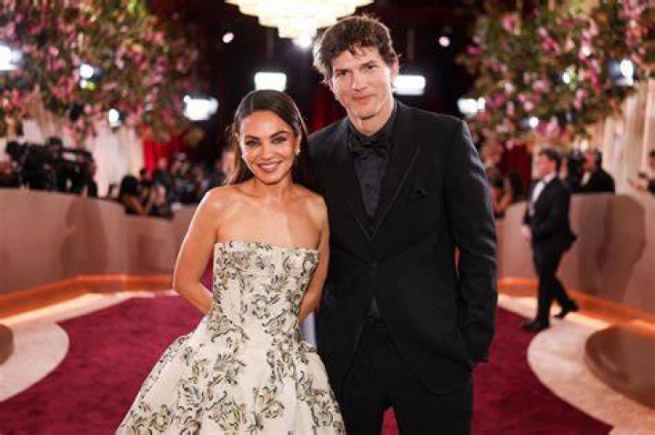 mila kunis ashton kutcher splash mila kunis ashton kutcher splash