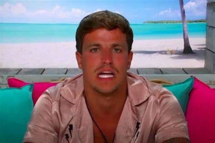 Mollie Salmon and Luca Bish on Love Island