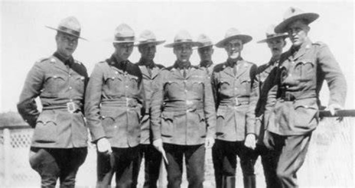 Mounties After The Mad Trapper
