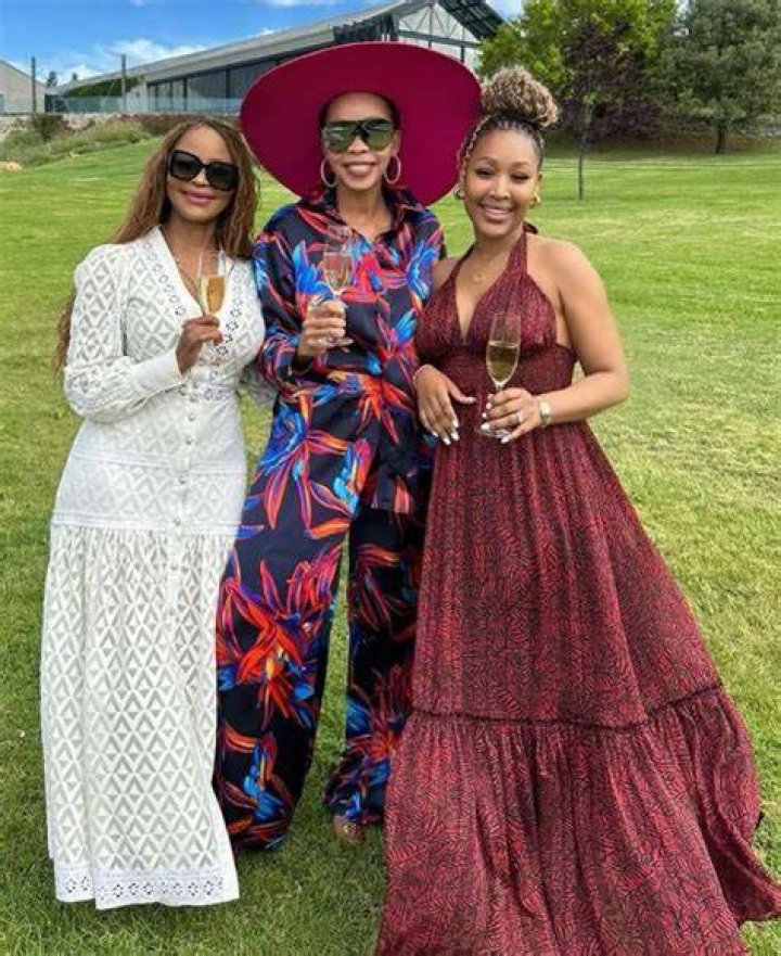 Mpumi Mophatlane with her friends
