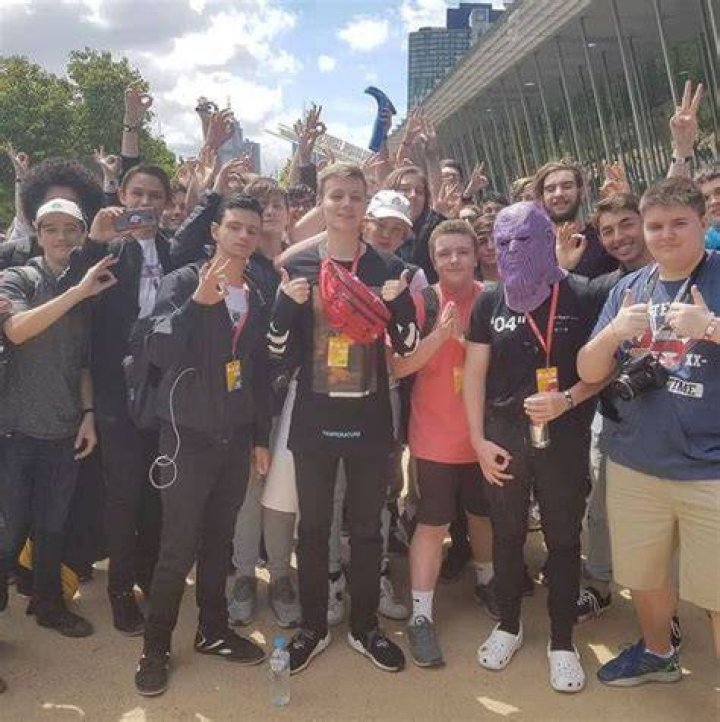 Niall Comas with gamers
