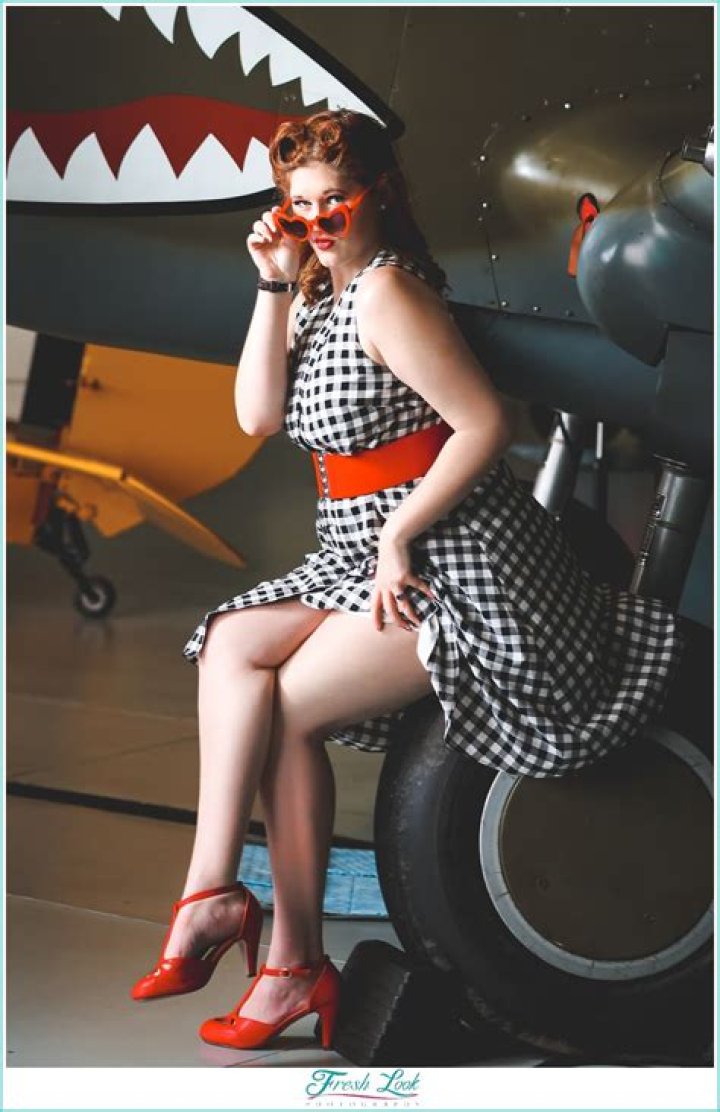 Pinup with her friend