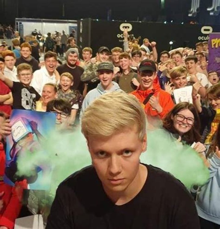 Pyrocynical with his fans
